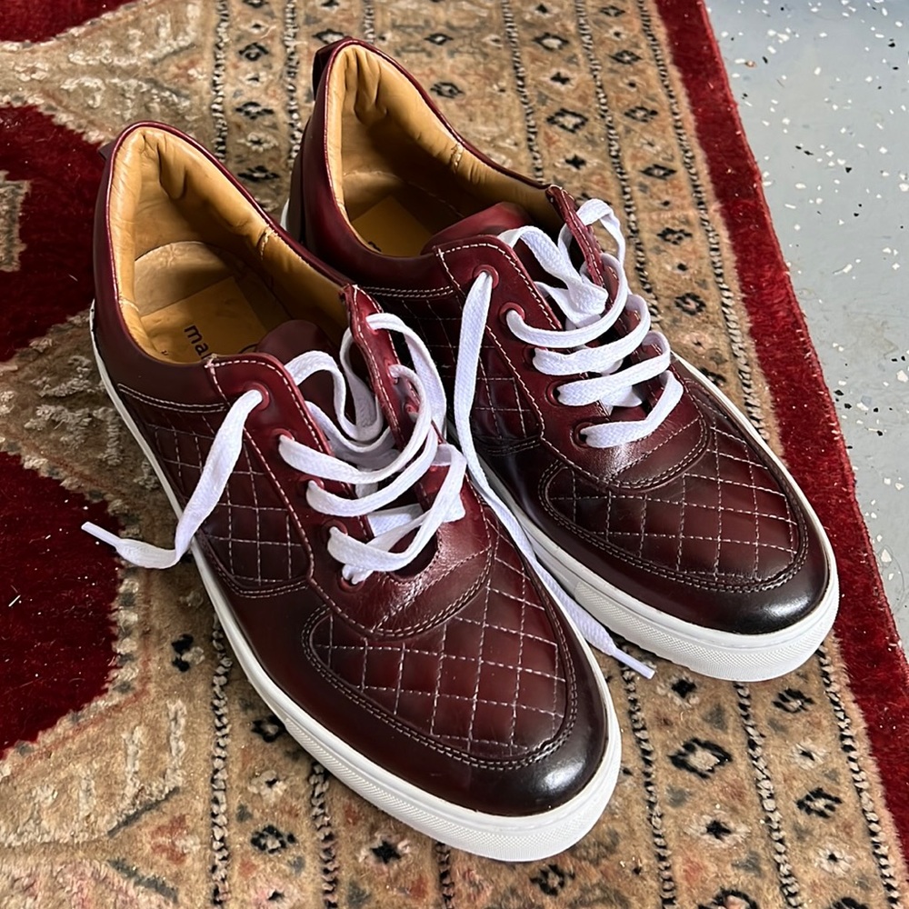 Like new sneakers